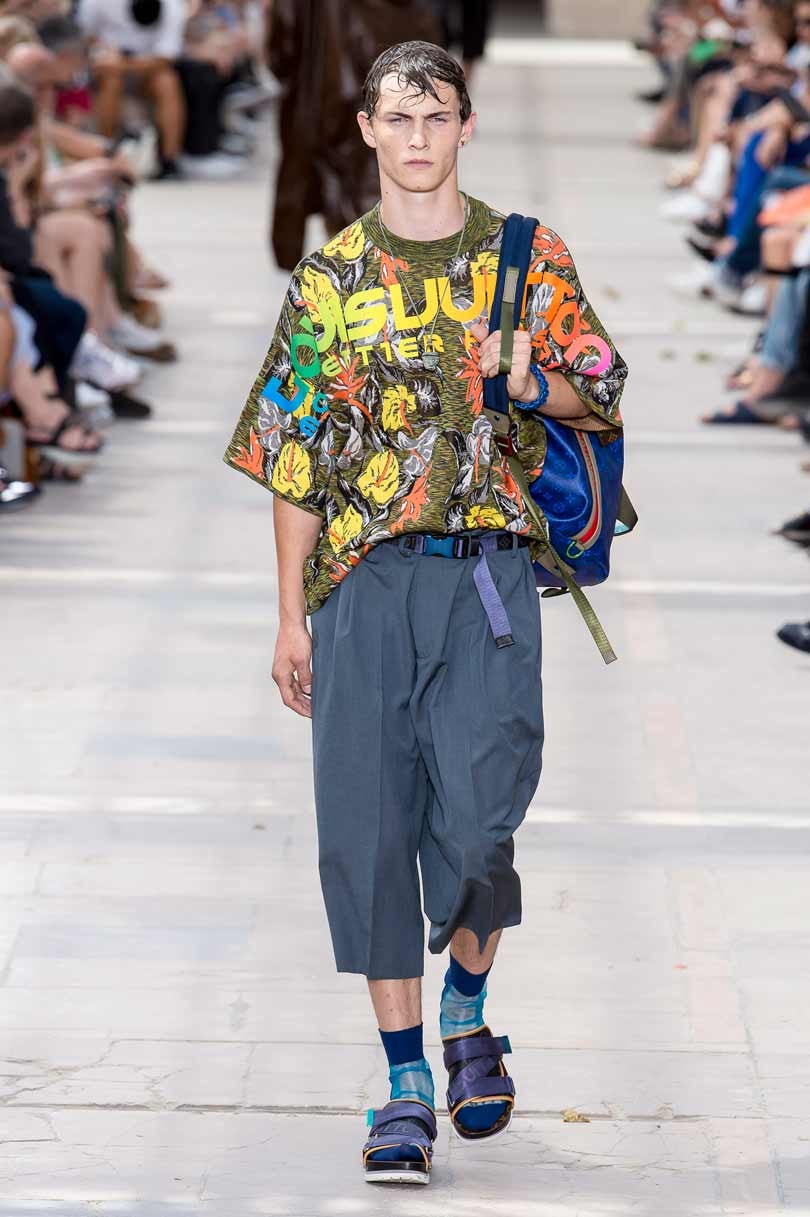 El hombre enseña las piernas en la Semana de la Moda parisina El hombre enseña las piernas en la Semana de la Moda parisina