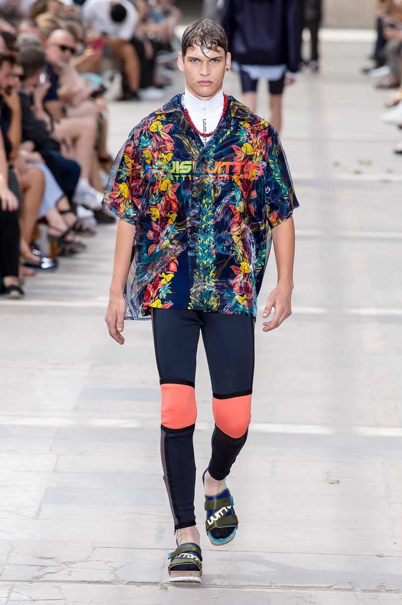 Las chanclas con calcetines, el último grito Las chanclas con calcetines, el último grito