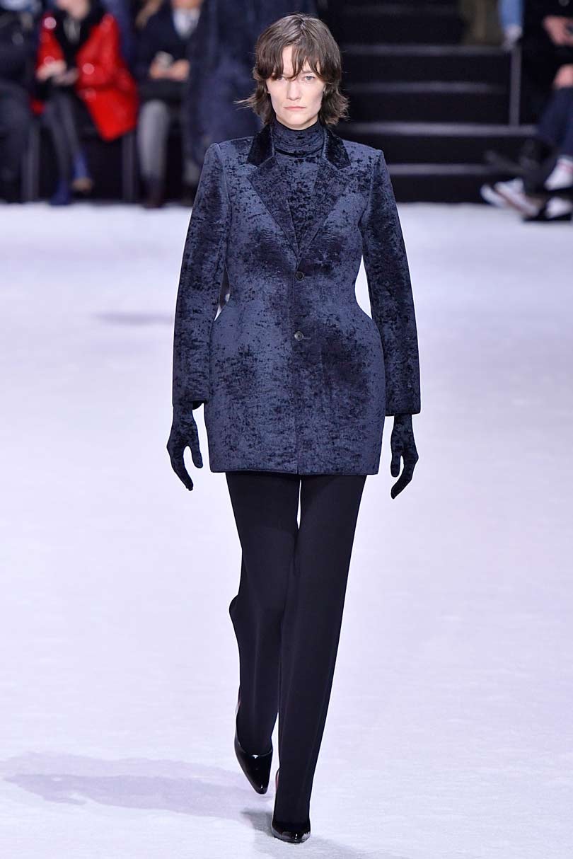 Poiret regresa a la pasarela, Balenciaga en clave solidaria Poiret regresa a la pasarela, Balenciaga en clave solidaria