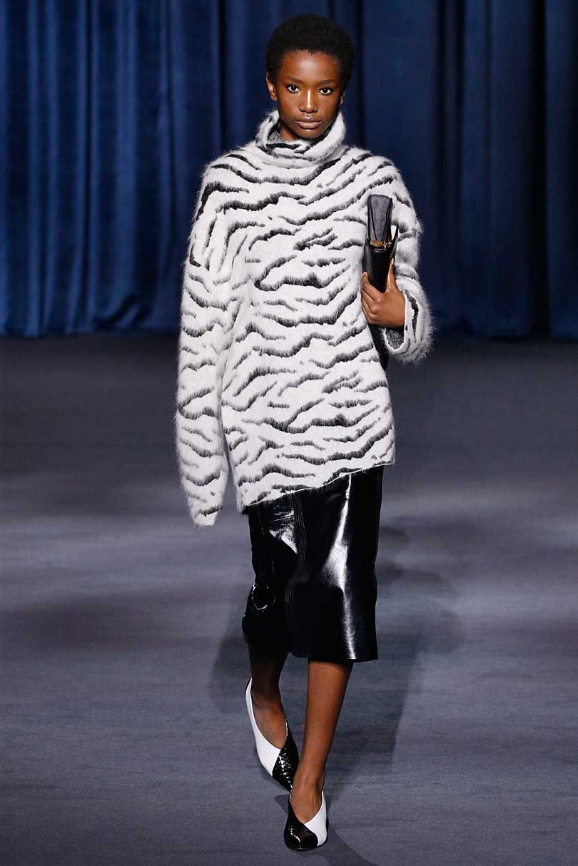 Poiret regresa a la pasarela, Balenciaga en clave solidaria Poiret regresa a la pasarela, Balenciaga en clave solidaria