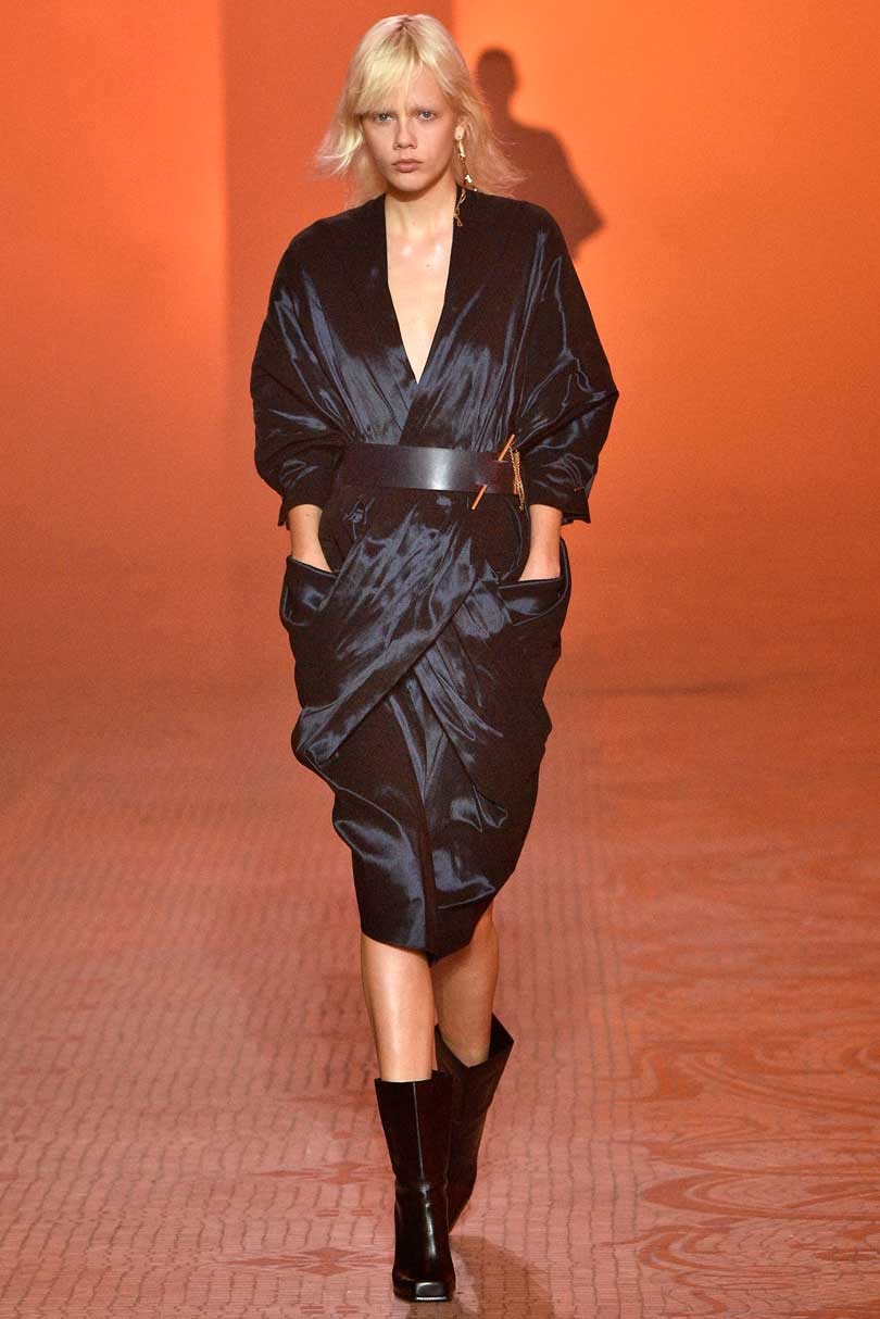Poiret regresa a la pasarela, Balenciaga en clave solidaria Poiret regresa a la pasarela, Balenciaga en clave solidaria