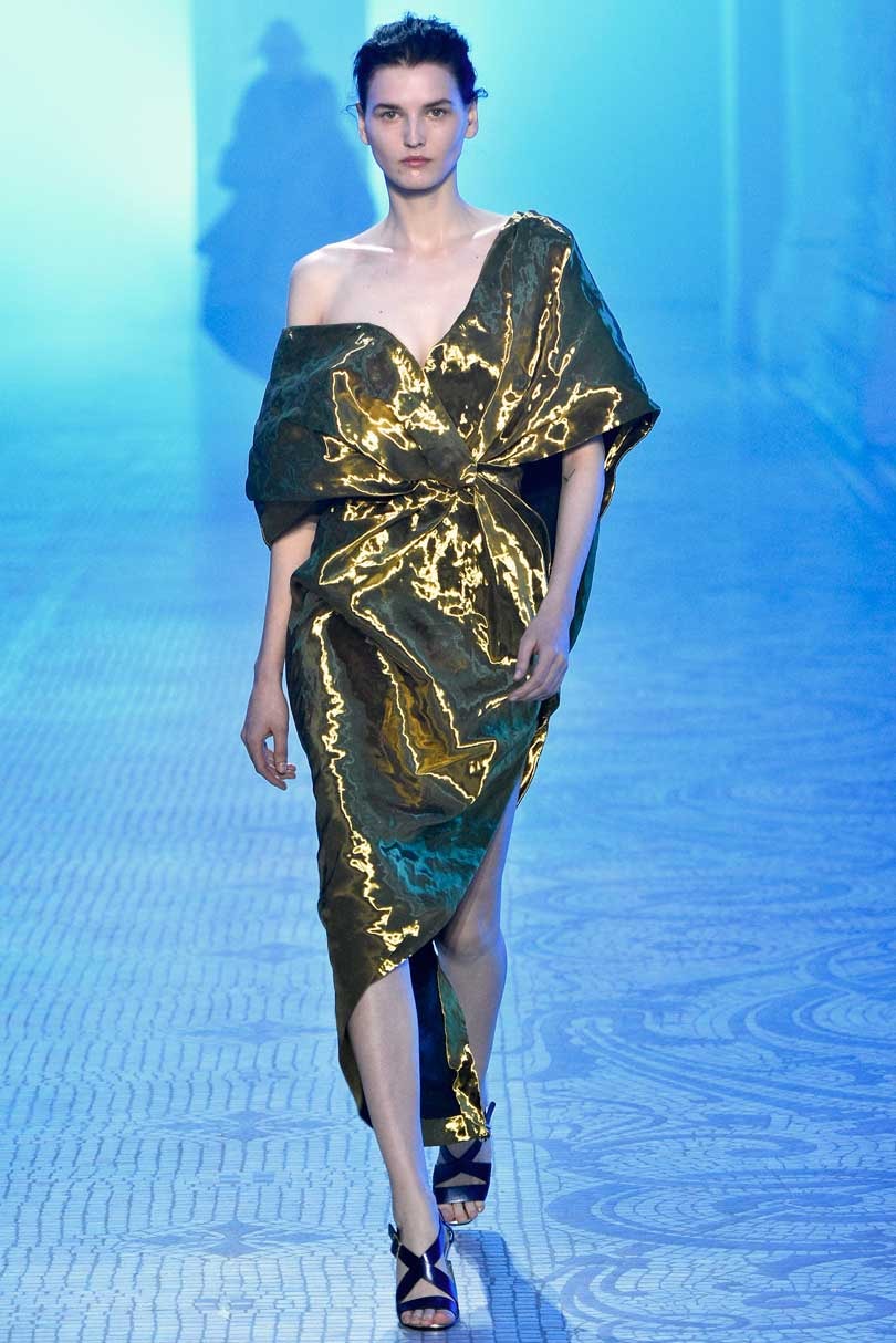 Poiret regresa a la pasarela, Balenciaga en clave solidaria Poiret regresa a la pasarela, Balenciaga en clave solidaria