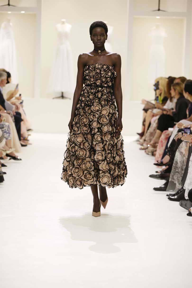 Dior reivindica el saber hacer de la alta costura, "invisible" en Instagram Dior reivindica el saber hacer de la alta costura, "invisible" en Instagram