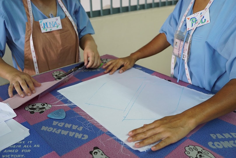 Carcel lanza una línea fabricada por mujeres presas en Tailandia Carcel lanza una línea fabricada por mujeres presas en Tailandia
