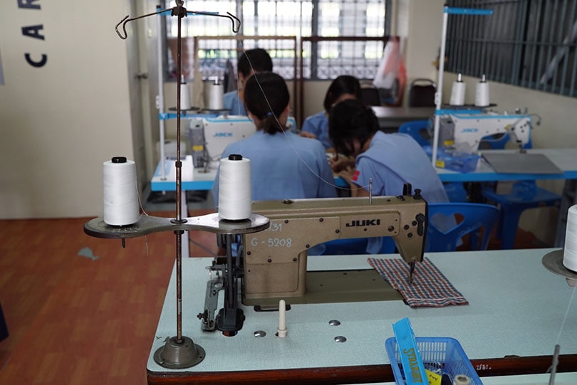 Carcel lanza una línea fabricada por mujeres presas en Tailandia Carcel lanza una línea fabricada por mujeres presas en Tailandia