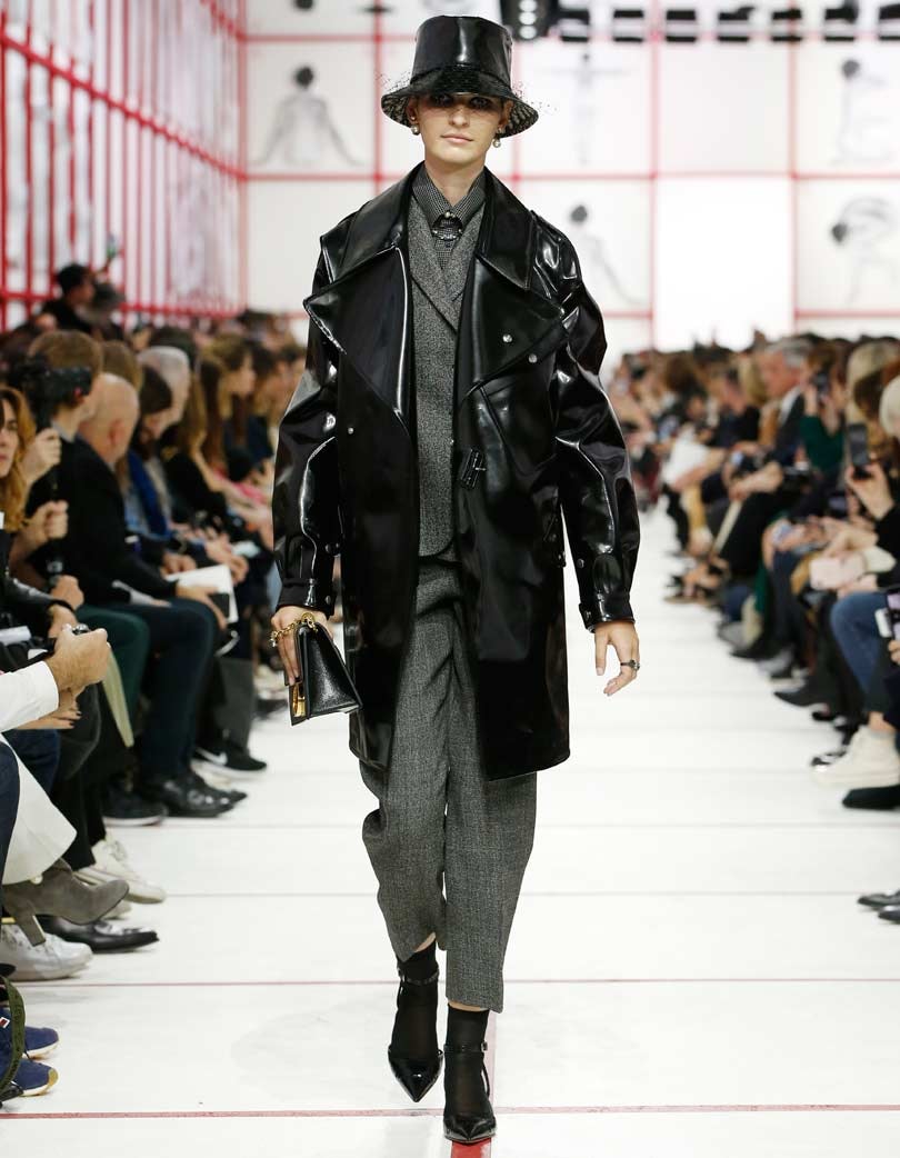 Dior reivindica la solidaridad femenina en su desfile más 'british' Dior reivindica la solidaridad femenina en su desfile más 'british'