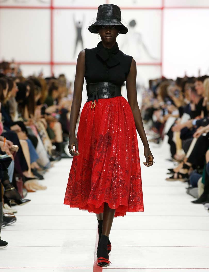 Dior reivindica la solidaridad femenina en su desfile más 'british' Dior reivindica la solidaridad femenina en su desfile más 'british'
