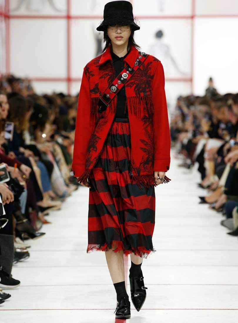 Dior reivindica la solidaridad femenina en su desfile más 'british' Dior reivindica la solidaridad femenina en su desfile más 'british'