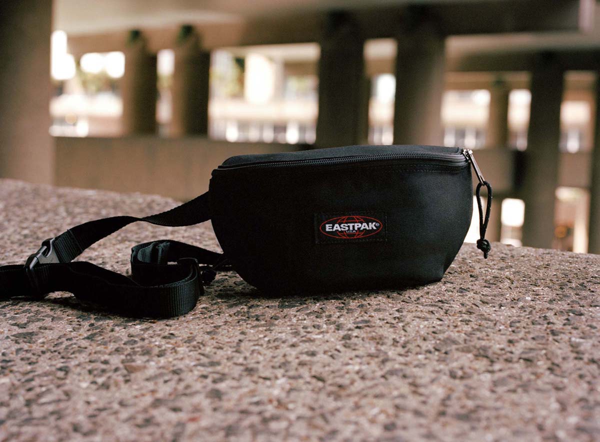 Bershka pone a la venta artículos oficiales de Eastpak Bershka pone a la venta artículos oficiales de Eastpak