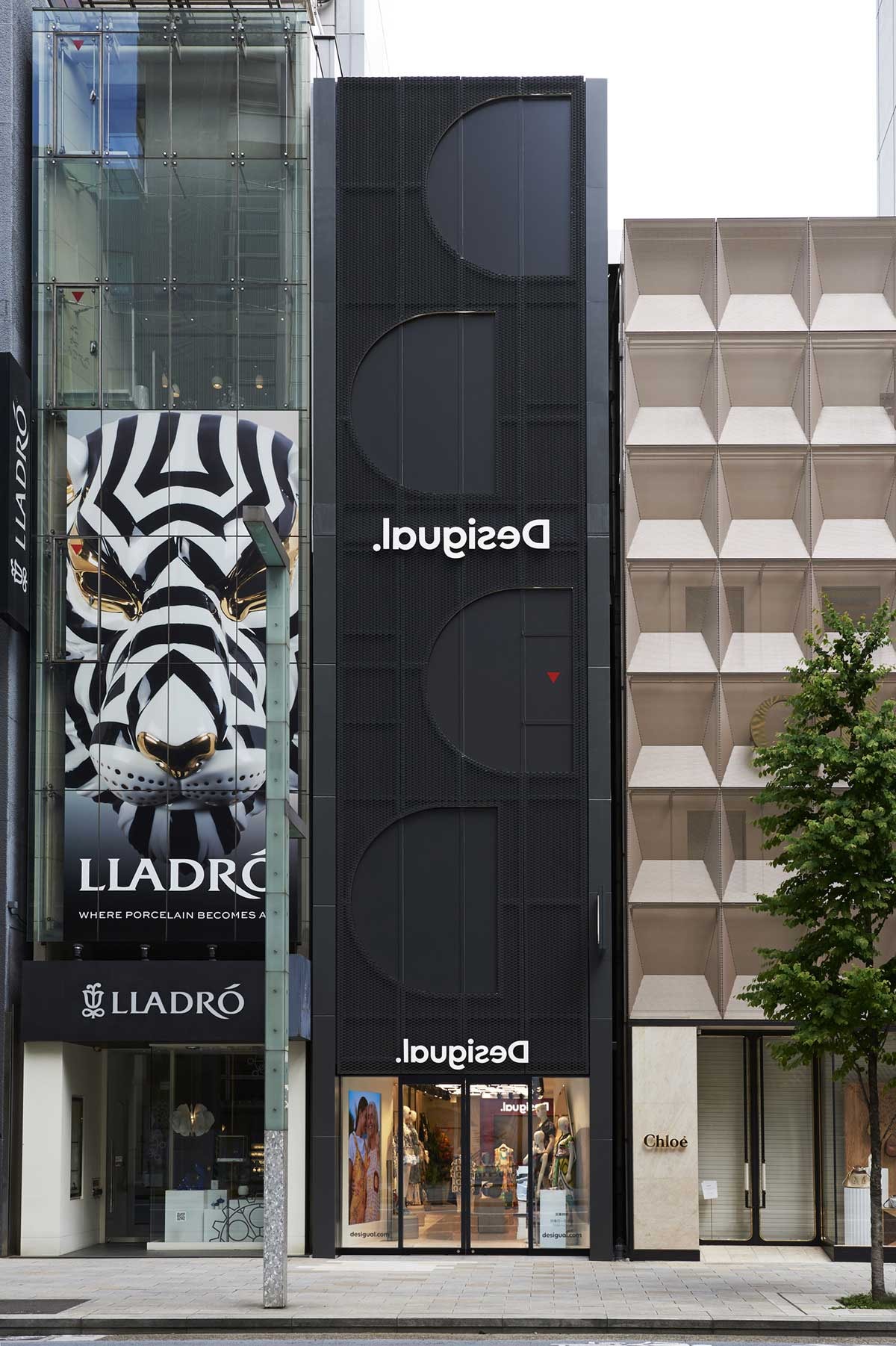 Desigual se consolida en Japón con una nueva flagship store en Tokio Desigual se consolida en Japón con una nueva flagship store en Tokio